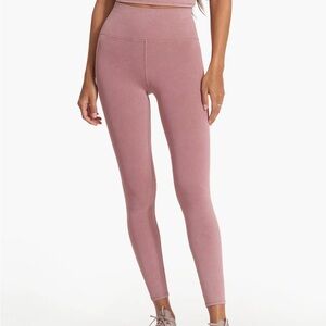 NWT! ✨Vuori Washed Studio Leggings✨. Size Medium. Color Washed Marsala.